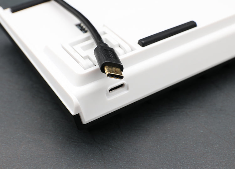 Ducky ONE 2 SF – Tastatur 65% – Mechanisch (Cherry MX Brown), RGB – Verkabelt USB-C – QWERTZ (CH)
