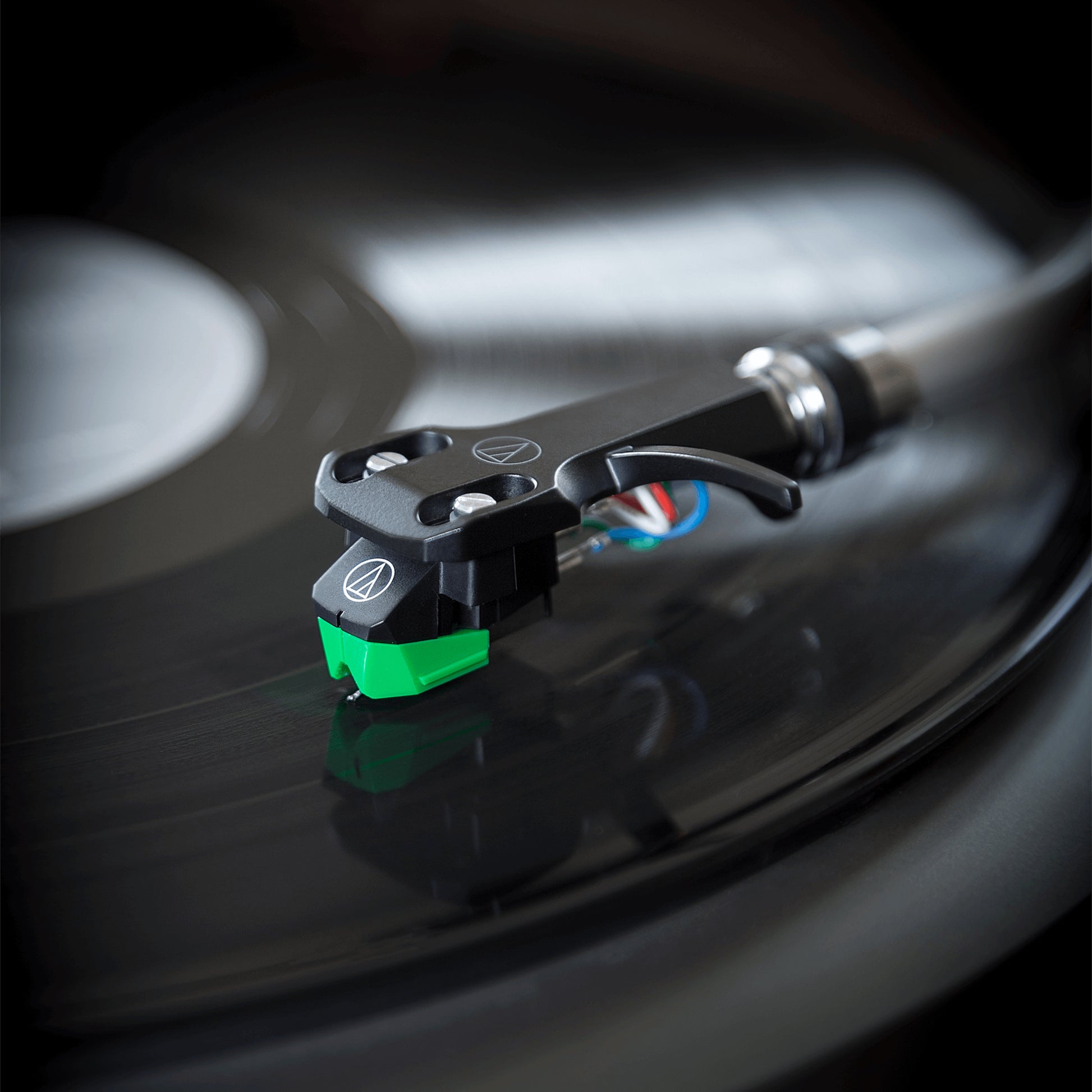 Audio-Technica AT-VM95E/H – Phono-Tonabnehmer (Moving Magnet), 4 mV, inkl. Headshell, Schwarz