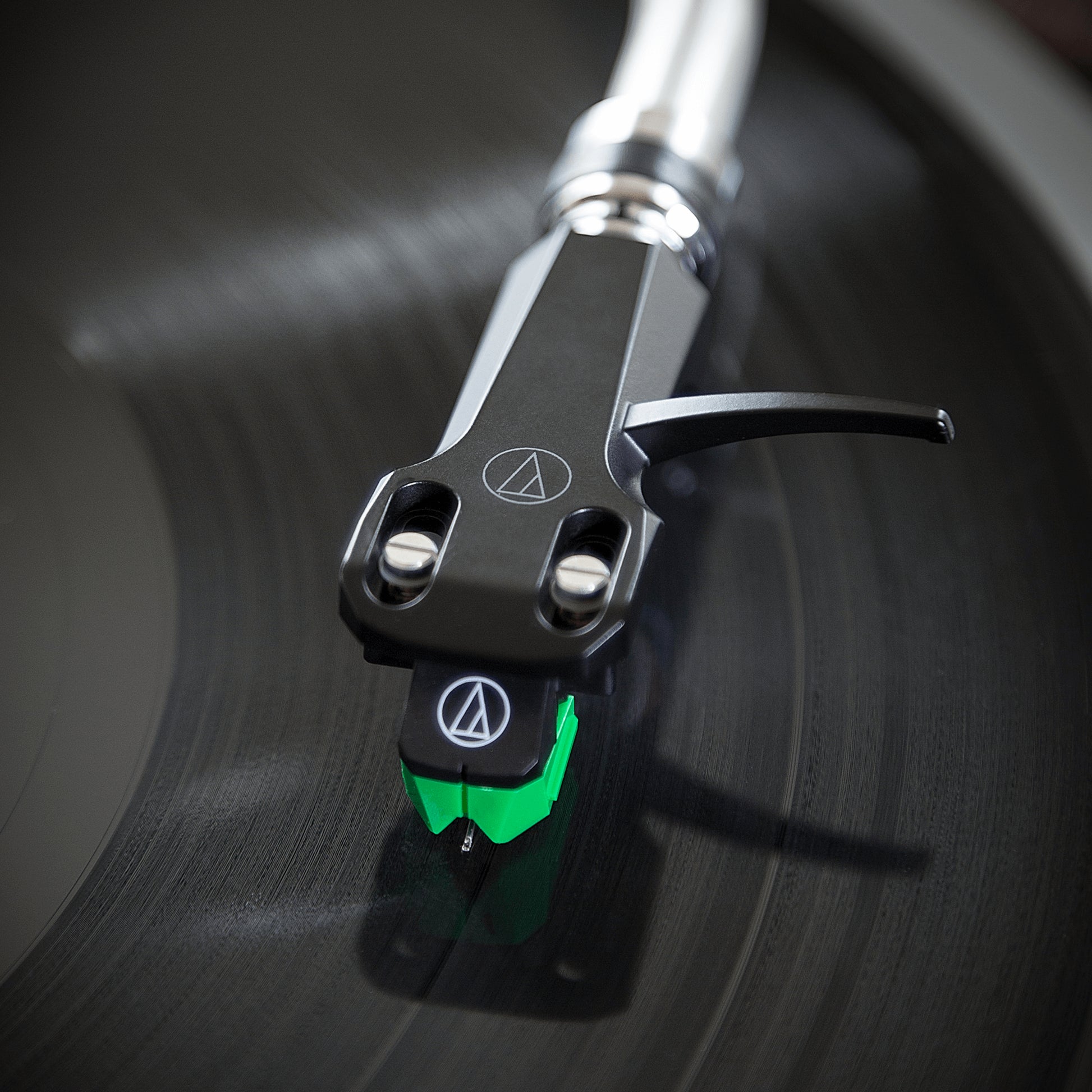 Audio-Technica AT-VM95E/H – Phono-Tonabnehmer (Moving Magnet), 4 mV, inkl. Headshell, Schwarz