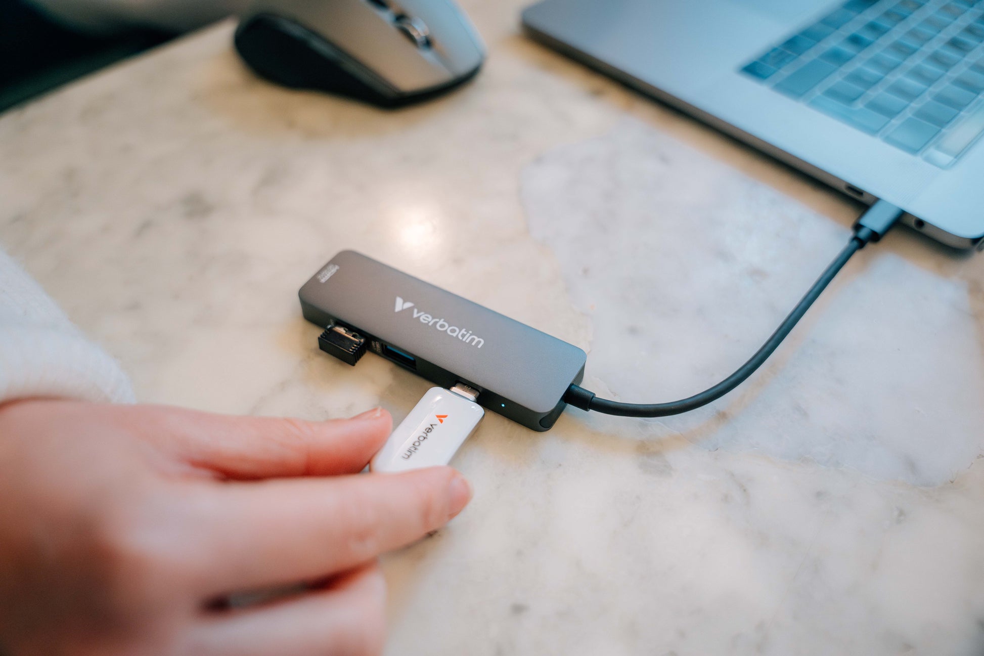 Verbatim 32155 Multiport-Adapter – USB-C, 1× HDMI, 2× USB-A, 100 W PD, für Windows/Mac/Linux
