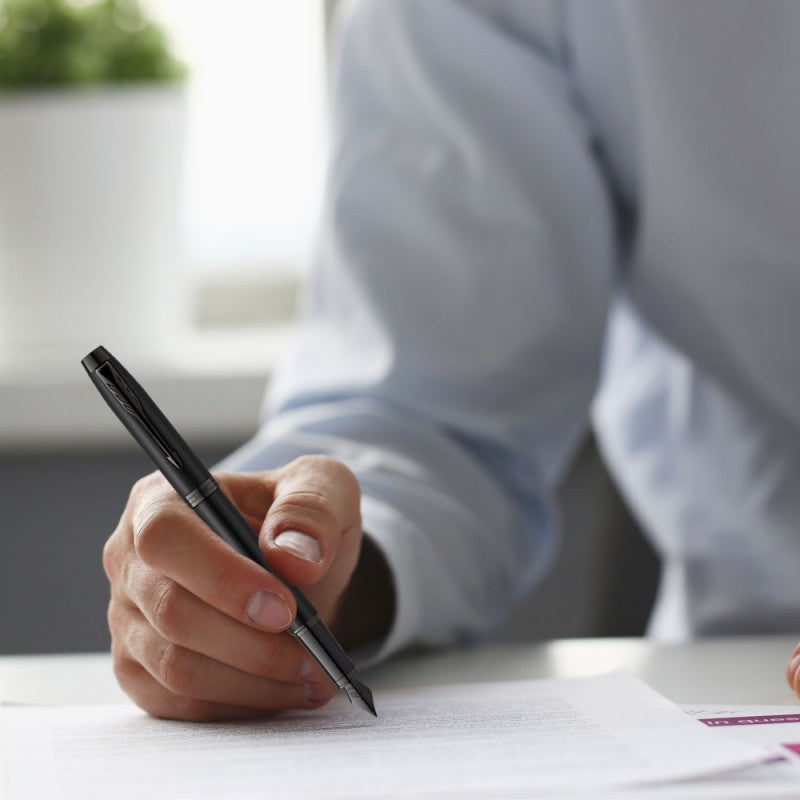 Parker IM Achromatic – Federspitze F – für Rechts- & Linkshänder – schwarz, blau – Patronen