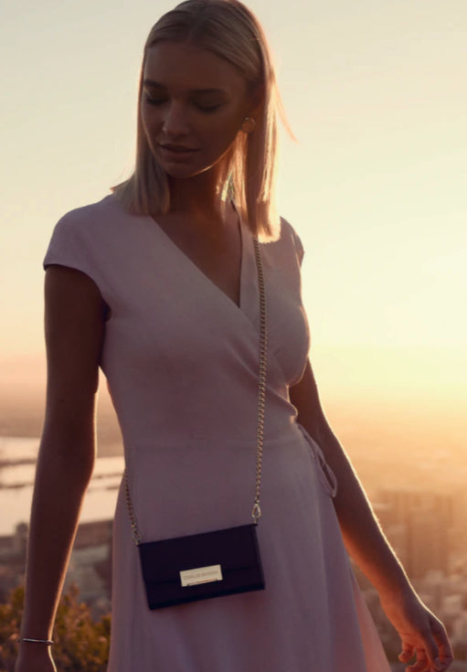 Ideal of Sweden – Booklet-Hülle Saffiano Schwarz – für Apple iPhone X/XS – Kunstleder – mit Kartenfach