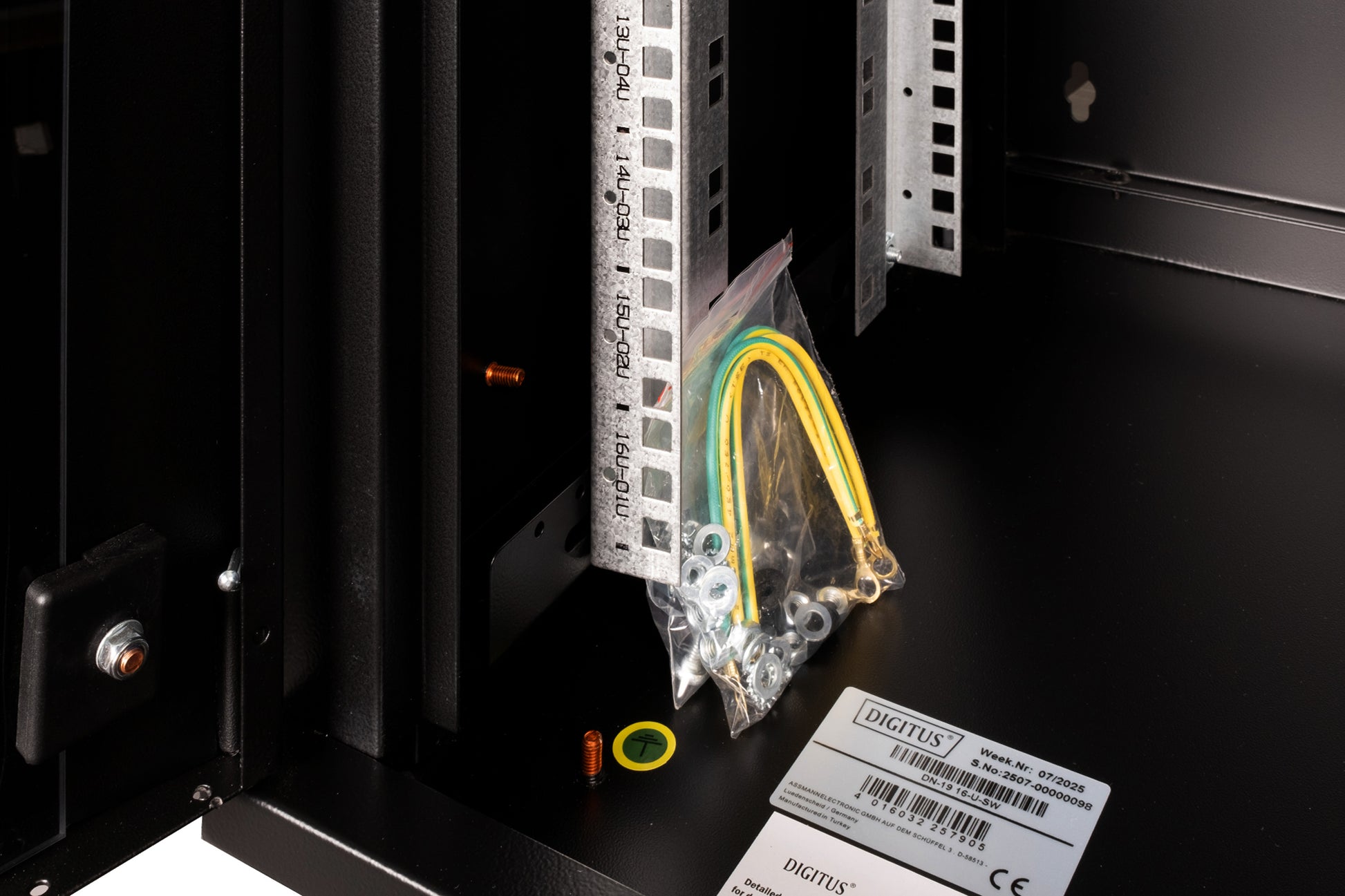Digitus Unique – 19" Wandverteiler 16U, IP20, abschliessbar, 600 × 450 × 820 mm, schwarz, Stahl