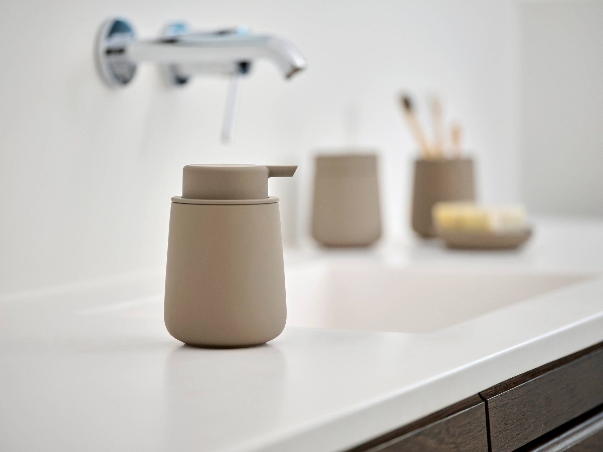 Zone Denmark Nova Seifenspender – Steingut, taupe, 250 ml