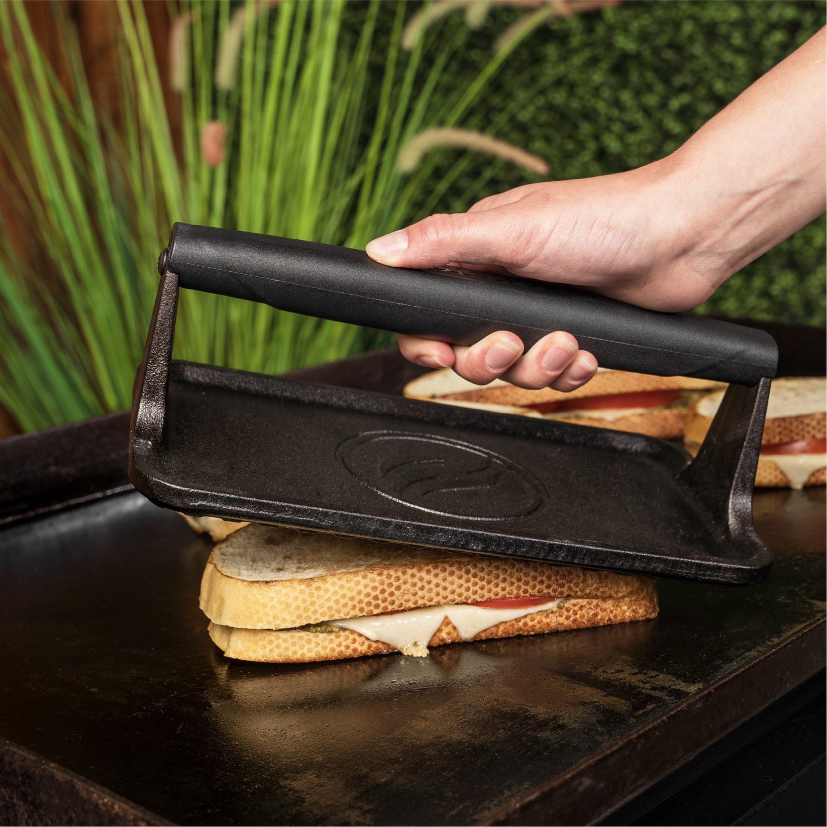 Blackstone Burgerpresse 5553EU – Eckig – für Grill, Gusseisen, Schwarz