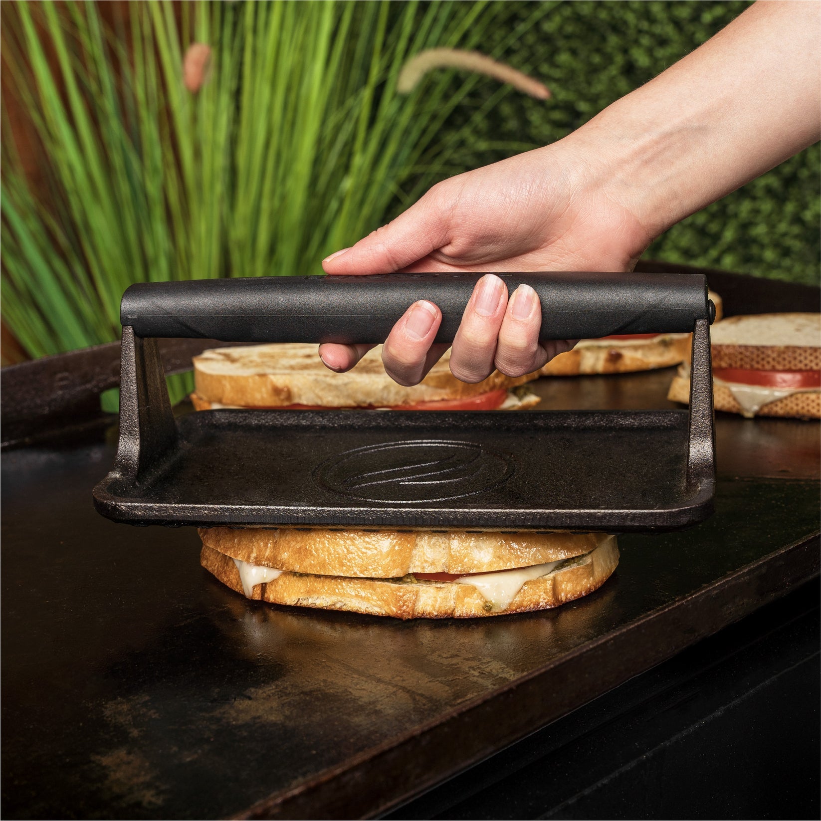 Blackstone Burgerpresse 5553EU – Eckig – für Grill, Gusseisen, Schwarz