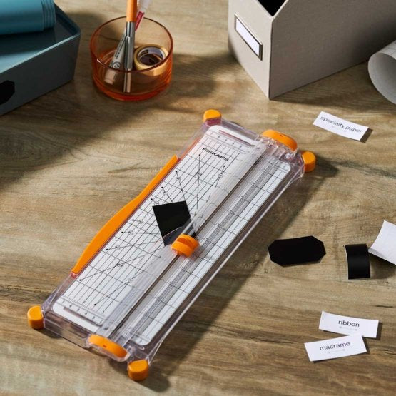 Fiskars 1077799 Papierschneider – Schnittlänge 30,5 cm, für A3/A4, 10 Blätter