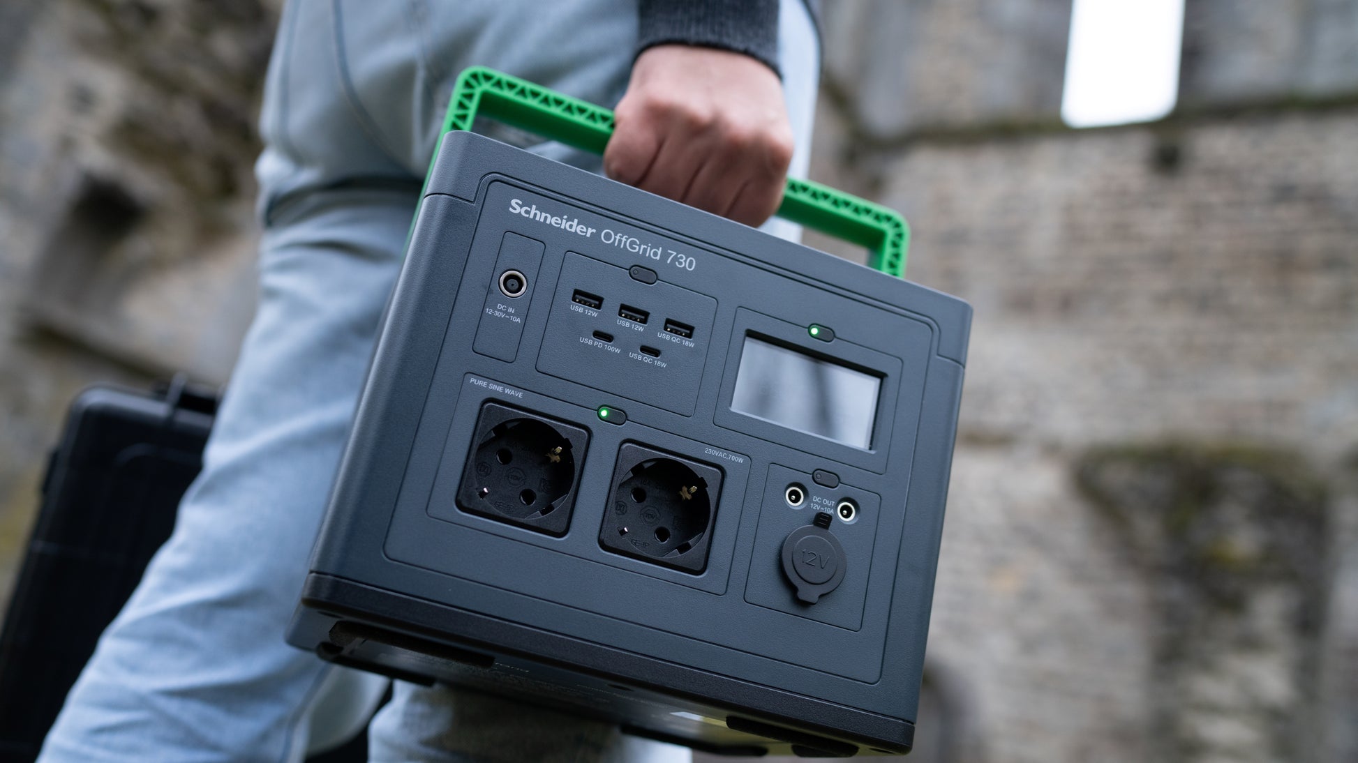 APC OffGrid 500 – Powerstation, 517 Wh, 500 W AC, Li‑Ion, 2× Schuko (Typ F), LCD, Kabelloses Laden