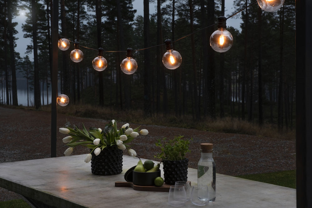 Konstsmide Lichterkette – 14,5 m – 46 lm, 7 W – Bernstein, 1800 K – IP44 – Solarbetrieb – Schwarz, Kunststoff