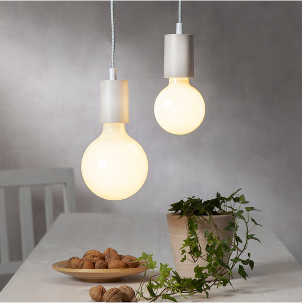 Star Trading LED-Leuchtmittel E27 Globe (G125) – Warmweiss 2700 K, 800 lm, 7,5 W – Transparent
