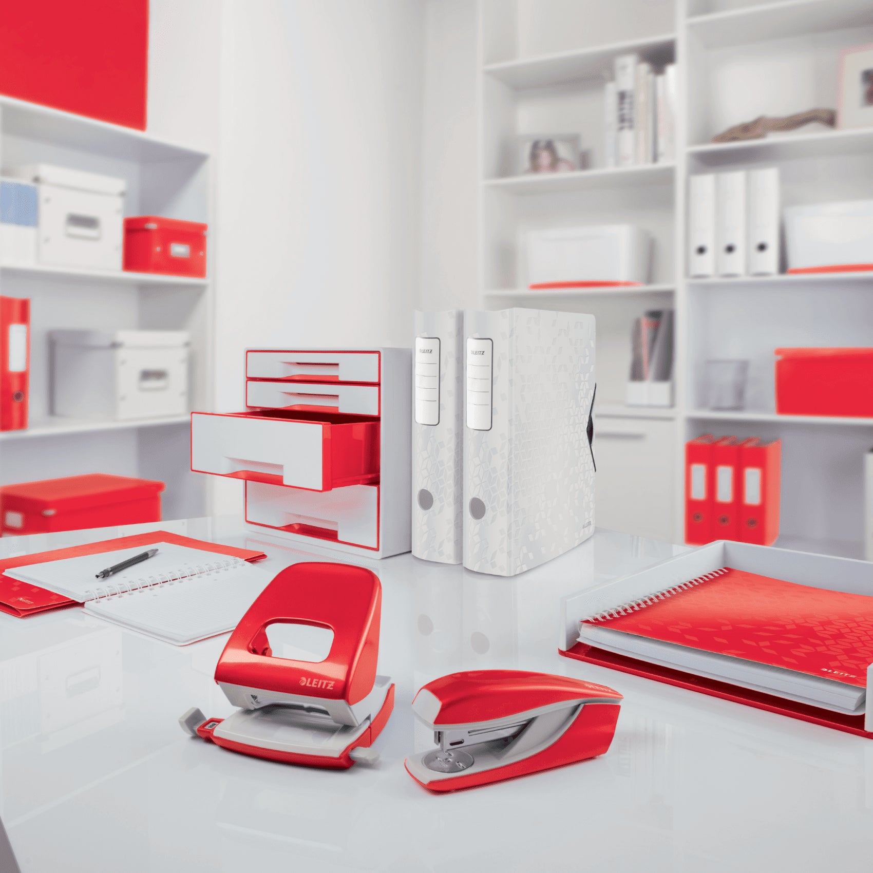 Leitz NeXXt WOW – Hefter, 30 Blatt, für 24/6, 26/6, integrierter Klammerentferner, Einlegetiefe 40 mm, rot glänzend