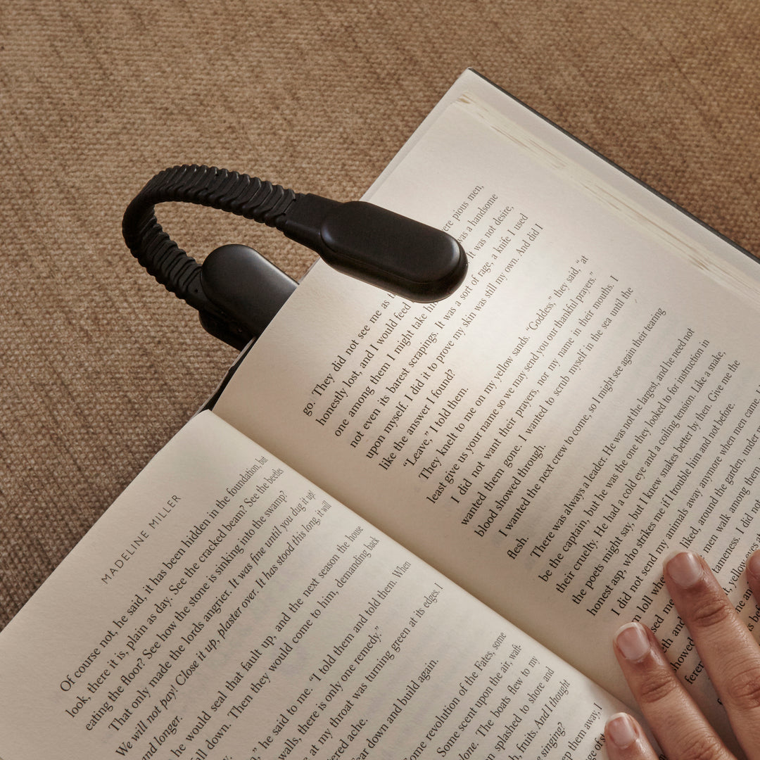 Kikkerland Clip-Taschenlampe – Akku, USB, 2 Stufen, 22 cm – Schwarz