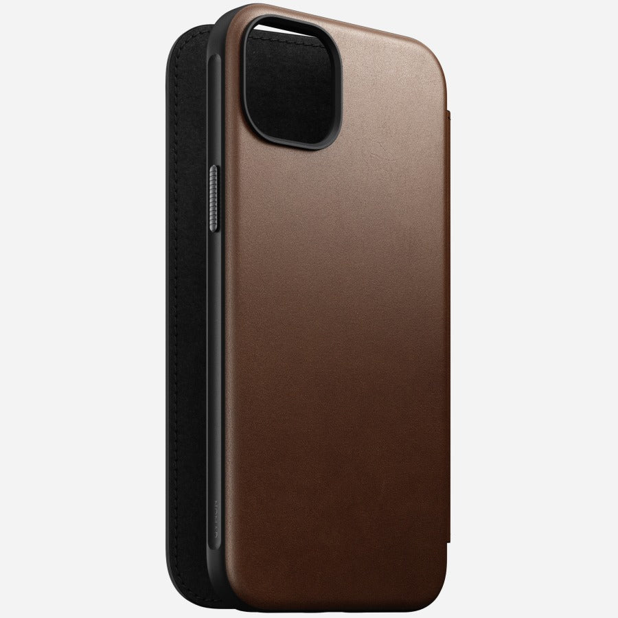 Nomad Booklet-Hülle – für Apple iPhone 15 Plus – Braun – Leder – MagSafe-kompatibel, mit Kartenfach