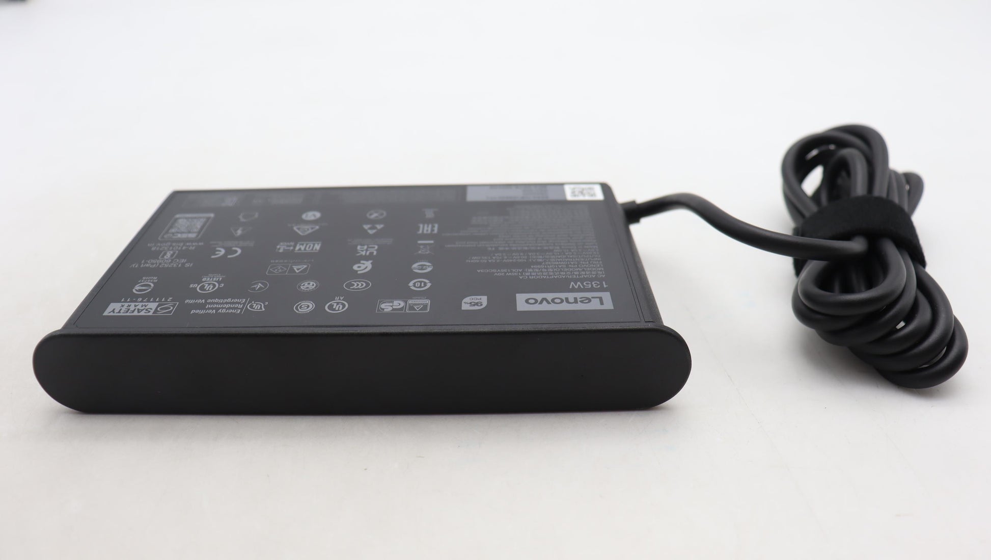 Lenovo Netzteil – 135 W, 5–20 V – für Lenovo-Geräte – Schwarz