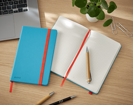 Leitz Notizbuch – A5 – kariert 5 mm – 80 Seiten – 100 g/m² – Hardcover, Gummiband – blau
