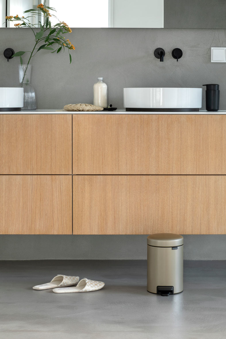 Brabantia NewIcon Treteimer – 3 l – Edelstahl, rund – Champagner – Soft-Close