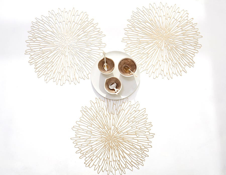 Chilewich Tischset Bloom – rund, Vinyl, Champagner, Ø40 cm