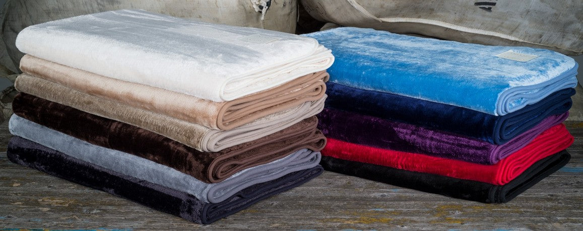 Eskimo Wohndecke Cashmina – 150 × 200 cm, Micro-Polyester, Schwarz