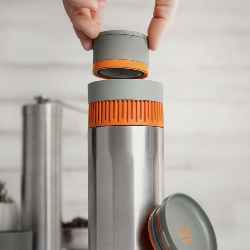 Wacaco Pipamoka Pipa French Press / Kaffeebereiter – 0,3 l, 1 Tasse, Edelstahl/Orange, 7,3 × 18,2 × 7,3 cm