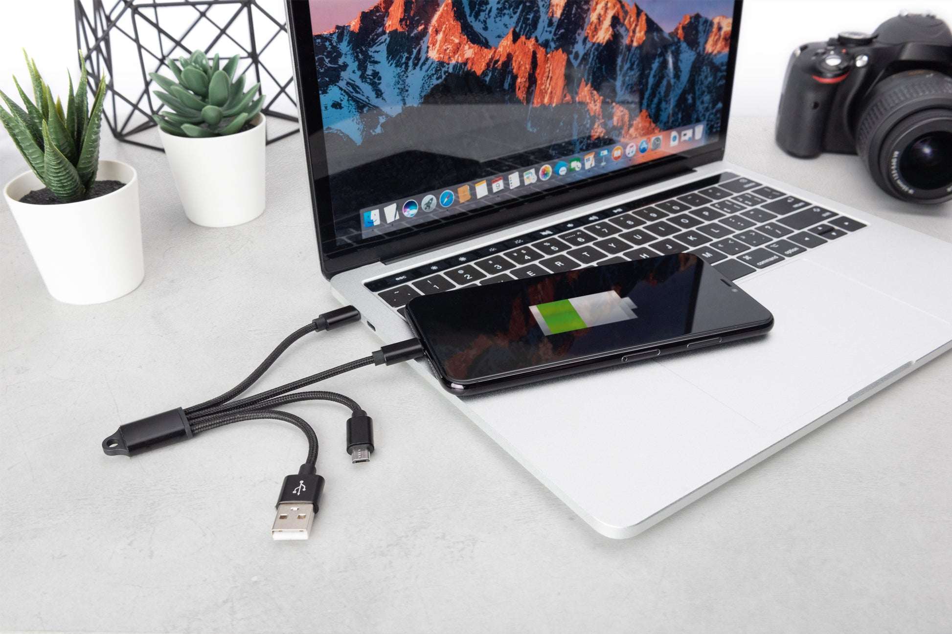 Digitus USB-Kabel USB-A auf 3-in-1 Lightning/Micro-USB-B/USB-C – 0,15 m – Nickelkontakte – Schwarz