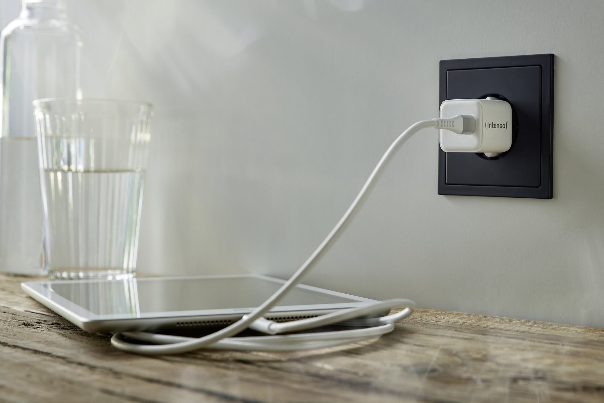 Intenso W30C (7803022) USB-Ladegerät 30 W – USB-C×1, PD, GaN, EU-Stecker (Typ C) – Weiss