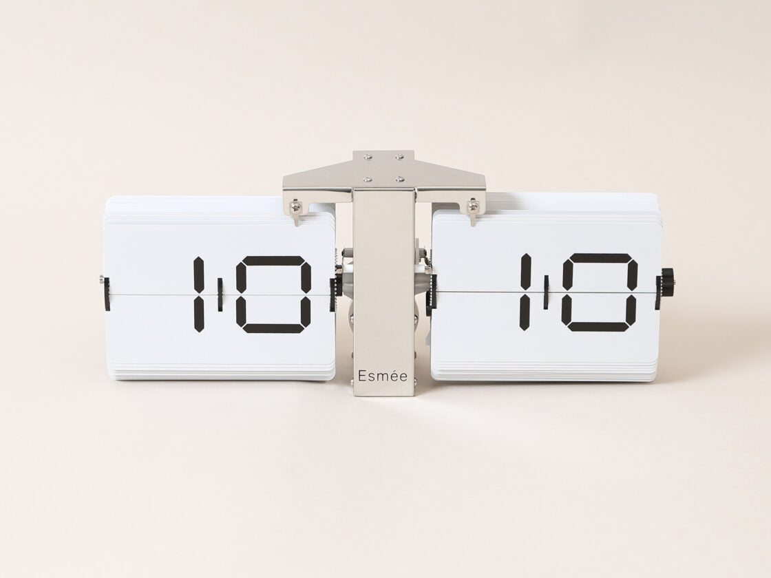 Esmée MES240.006.01 Tischuhr – Digital, Flip-Clock, lautlos, 36 × 13,9 × 8,5 cm, Silber