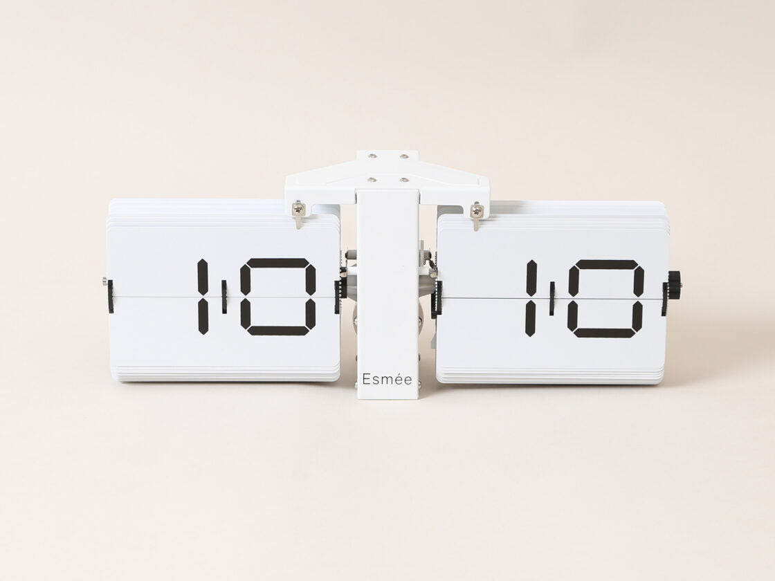Esmée Flip Clock Tischuhr – Digital, lautlos, 36 × 13,9 × 8,5 cm, weiss