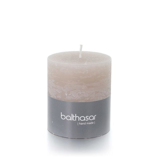 Balthasar Zylinderkerze – Ø 7 × 8 cm – Paraffin, taupe – 35 h