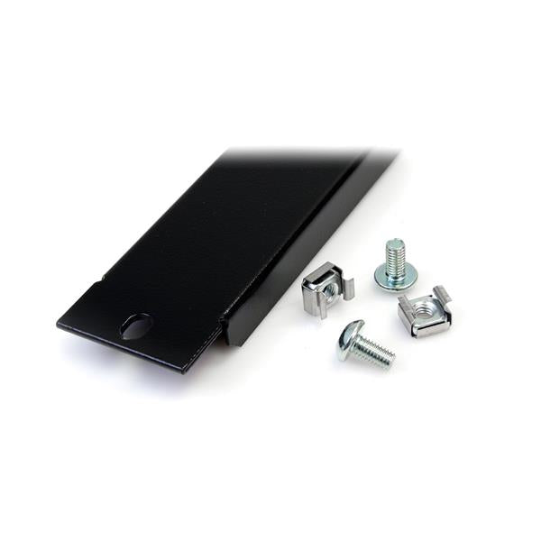 StarTech.com 1U Blindblende für 19" Servergehäuse und -schränke, Schwarz