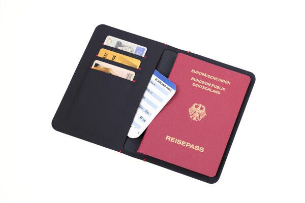 TROIKA Reise-Organizer – Kunstleder, Schwarz, 103 × 145 × 5 mm