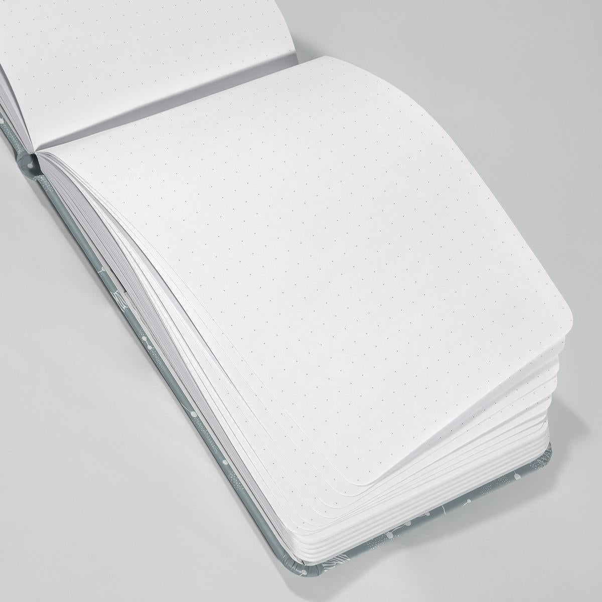 Sigel Notizblock – A6+ – 79 Blatt – 100 g/m² – Hardcover, perforiert, Gummiband, Stiftschlaufe, grau/weiss, FSC