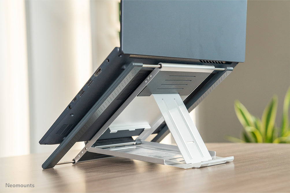 Neomounts Laptop-Ständer – bis 22"/5 kg, höhenverstellbar, neigbar – Silber