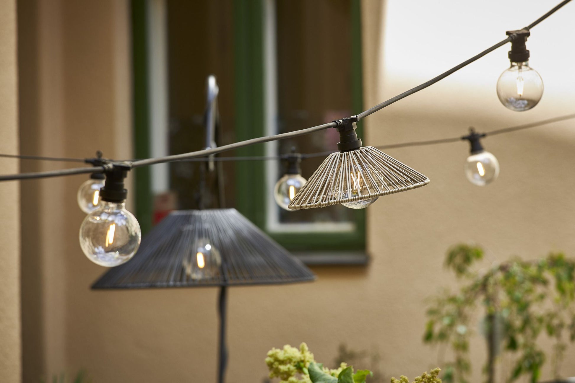 M. Schönenberger Schönenberger Lichterkette SOLO – 20 m – 20 W – IP44 – Netzbetrieb – 20 Lampen – Schwarz
