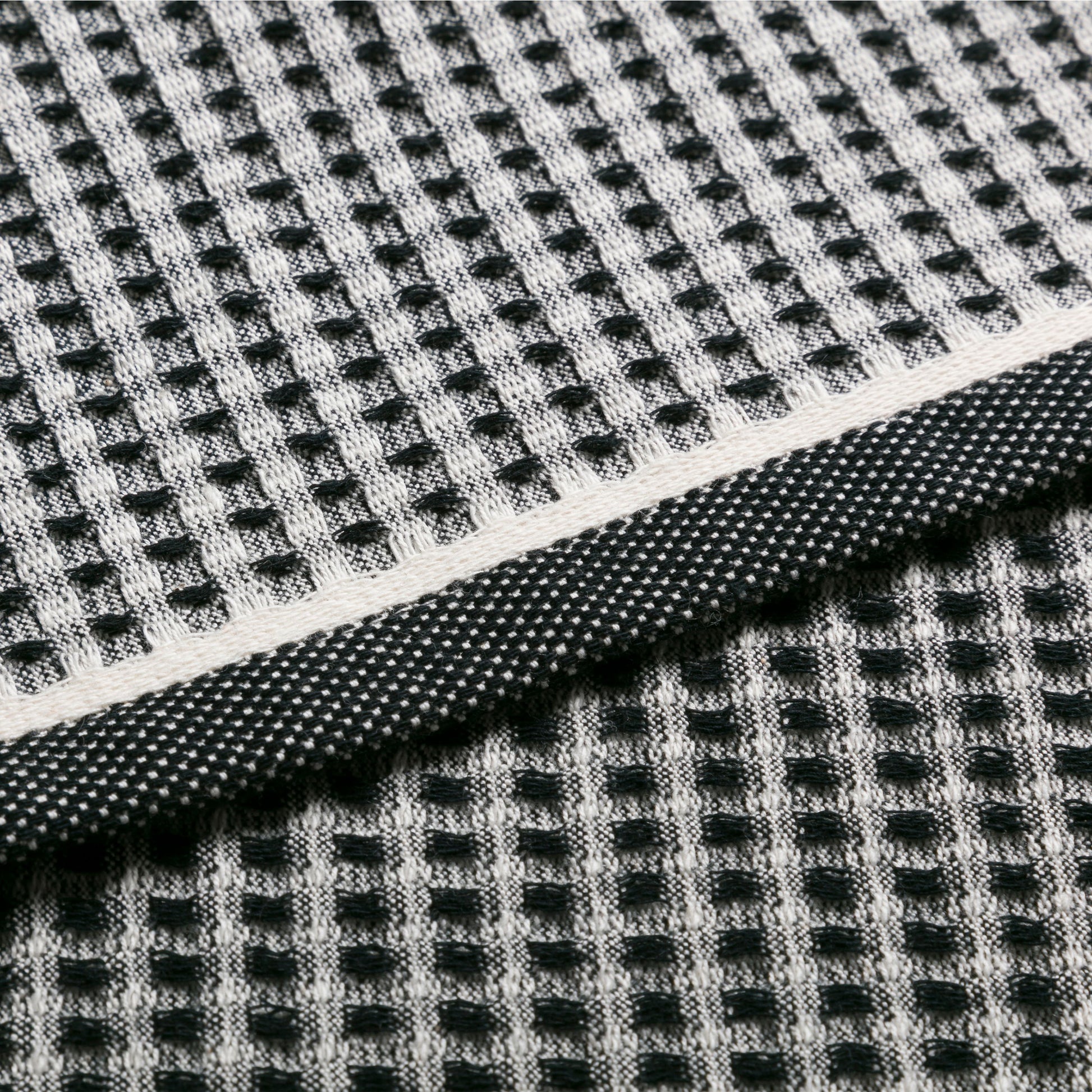 MÖVE Duschtuch New Heritage Waffel – 75 × 160 cm, Schwarz/Natur, Baumwolle, 260 g/m², OEKO-TEX