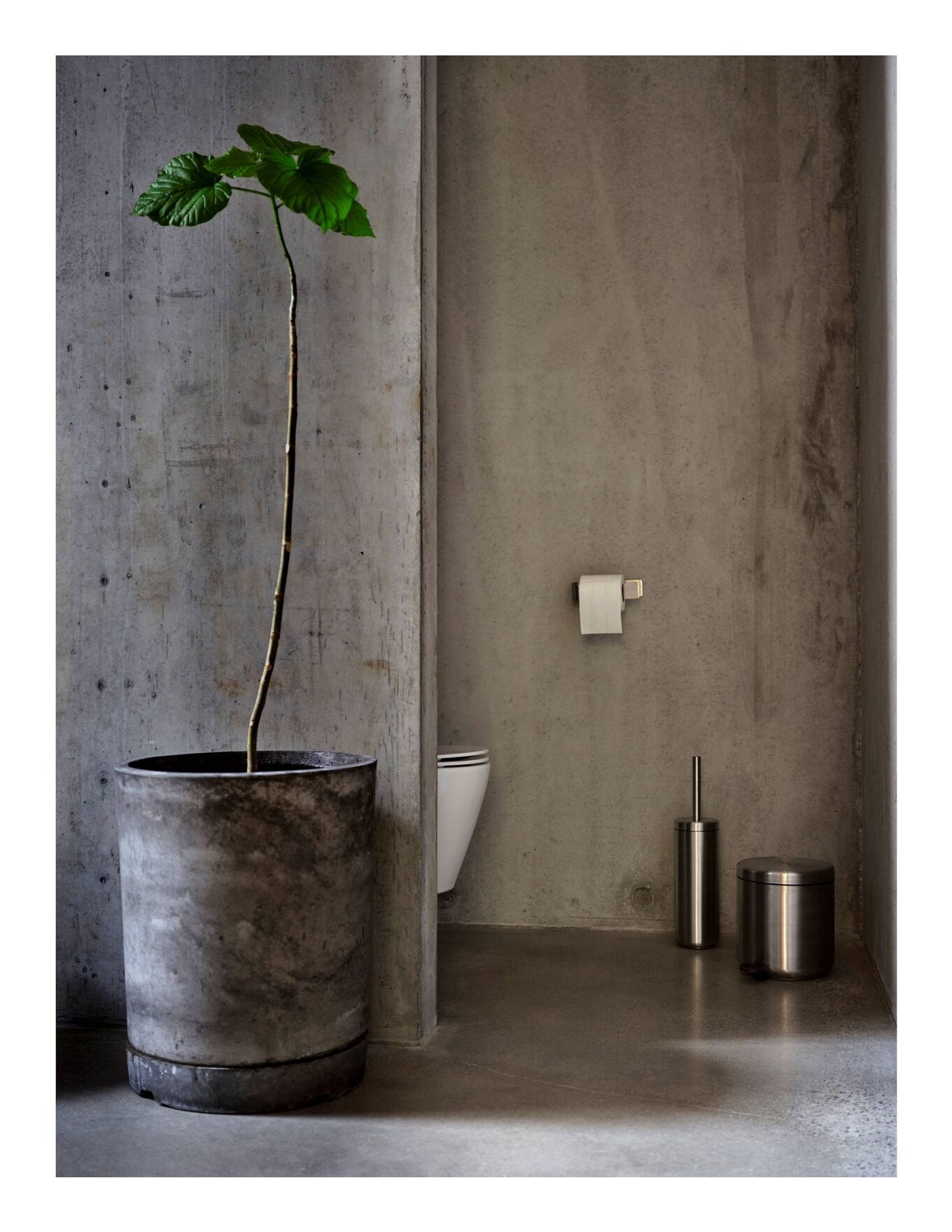 Zone Denmark Ume – WC-Bürstenset – Edelstahl, bodenstehend, mit Deckel, H 43 cm, Ø 10 cm