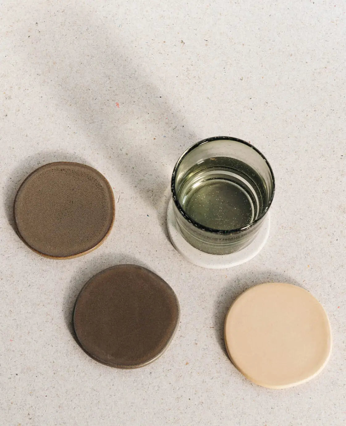 Esmée Keramikuntersetzer – 4er Set, Ø 9,5 cm, H 0,5 cm, Weiss/Braun, rutschfest, für Gläser