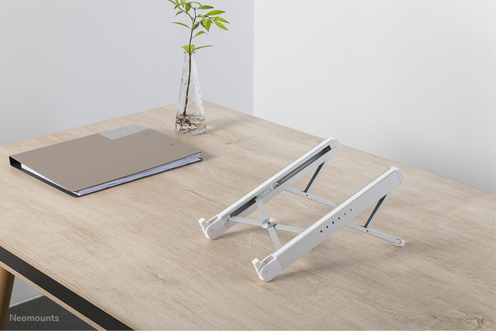 Neomounts Laptop-Ständer – für iPad Pro 12,9" (4. Gen.) – bis 17" – Höhenverstellbar, Traglast 5 kg – Silber