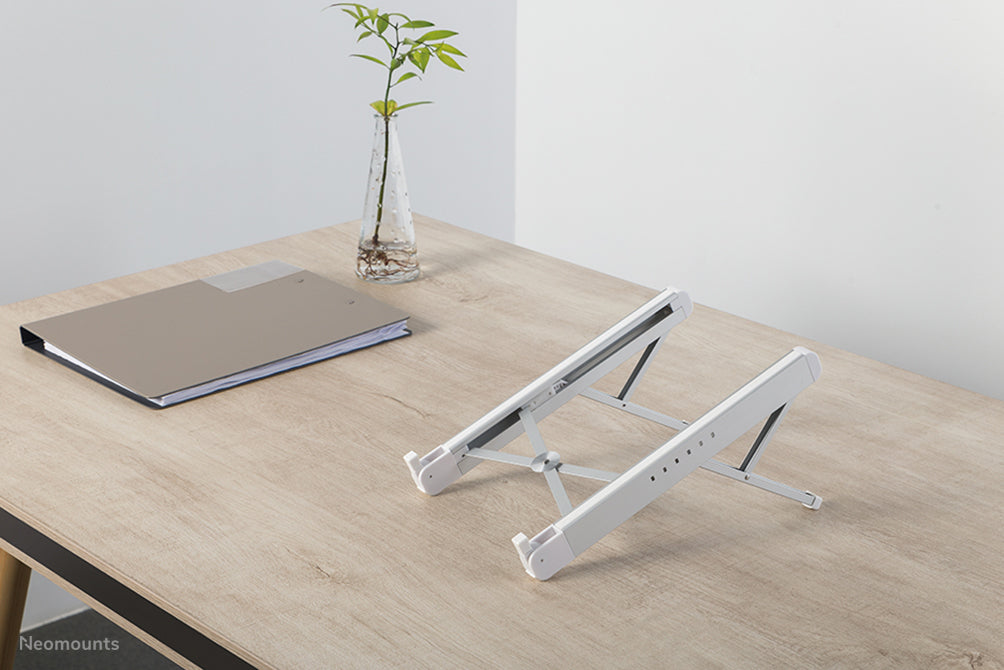 Neomounts Laptop-Ständer – für iPad Pro 12,9" (4. Gen.) – bis 17" – Höhenverstellbar, Traglast 5 kg – Silber