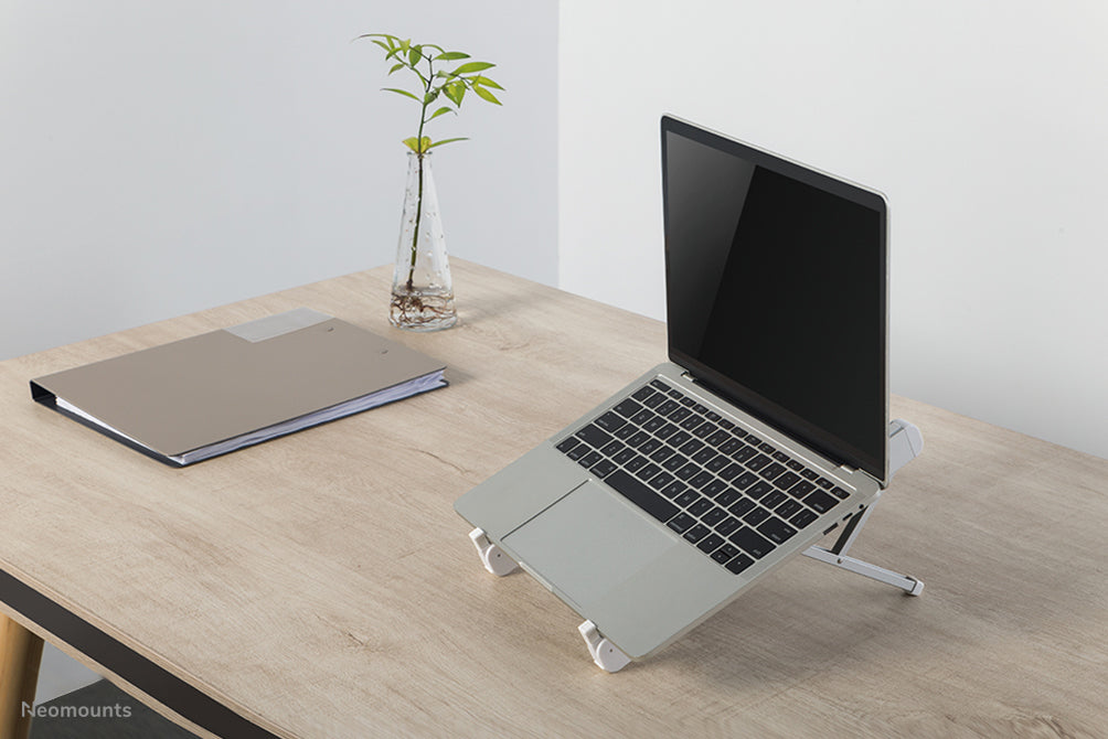 Neomounts Laptop-Ständer – für iPad Pro 12,9" (4. Gen.) – bis 17" – Höhenverstellbar, Traglast 5 kg – Silber