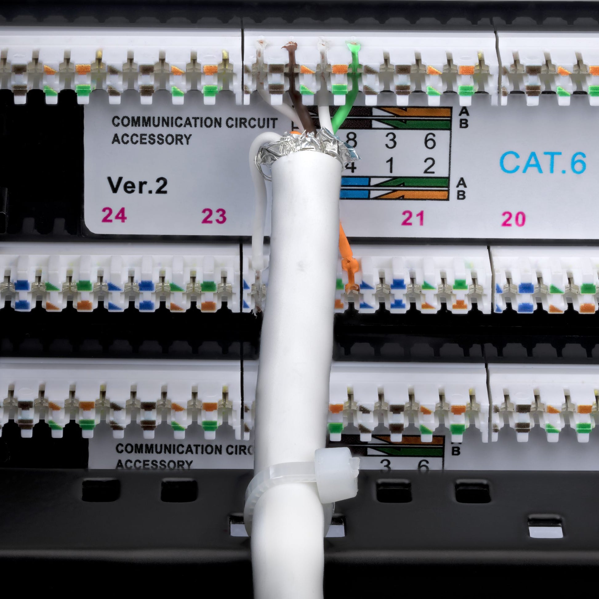 StarTech.com 48-Port Patchpanel – Cat6, 48× RJ-45, Gigabit (1G), 2U, 19", U/UTP, Schwarz