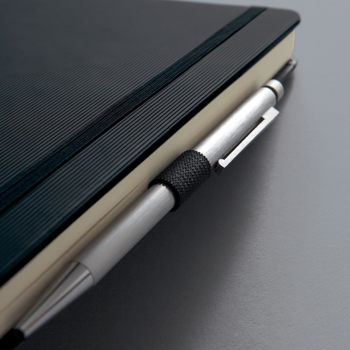 Sigel Notizbuch, 213 × 295 mm, punktkariert, Fadenheftung, 194 Seiten, 80 g/m² – schwarz