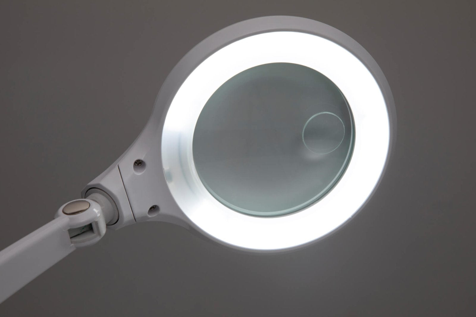 MAUL Iris LED-Lupenleuchte – 3 D, 1,75×, 502 lm, 6500 K, dimmbar – weiss