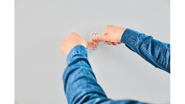 TESA Haken – weiss – selbstklebend – für Tapete und Putz – 0,5 kg – 2 Stück