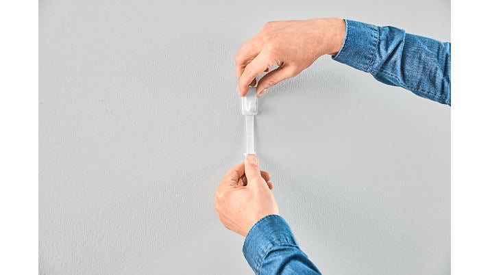 TESA Haken – weiss – selbstklebend – für Tapete und Putz – 0,5 kg – 2 Stück