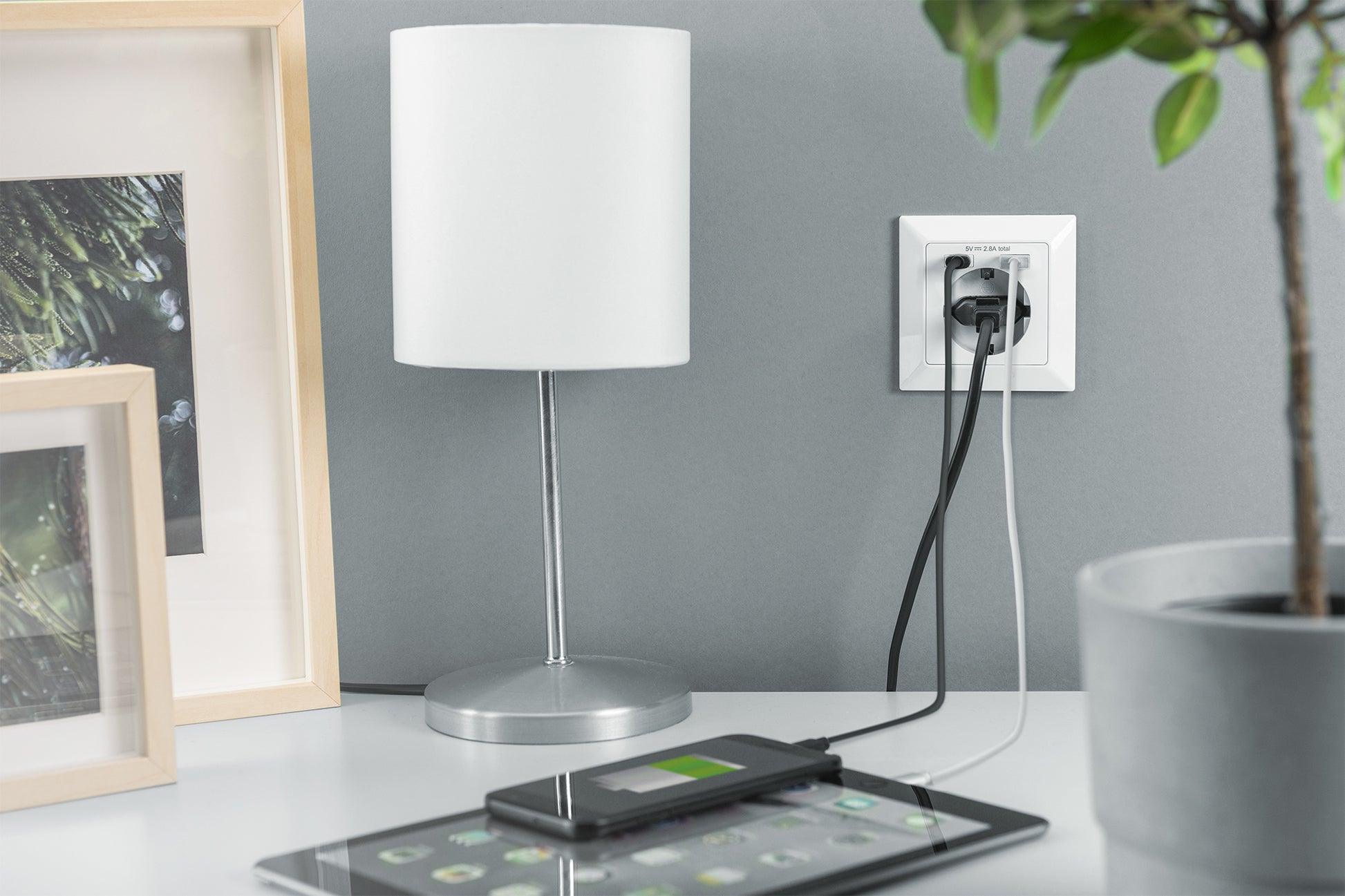 Digitus Einbausteckdosenleiste, 1×USB-A + 1×USB-C, mit Rahmen, Einbau, 60×90×90 mm – weiss