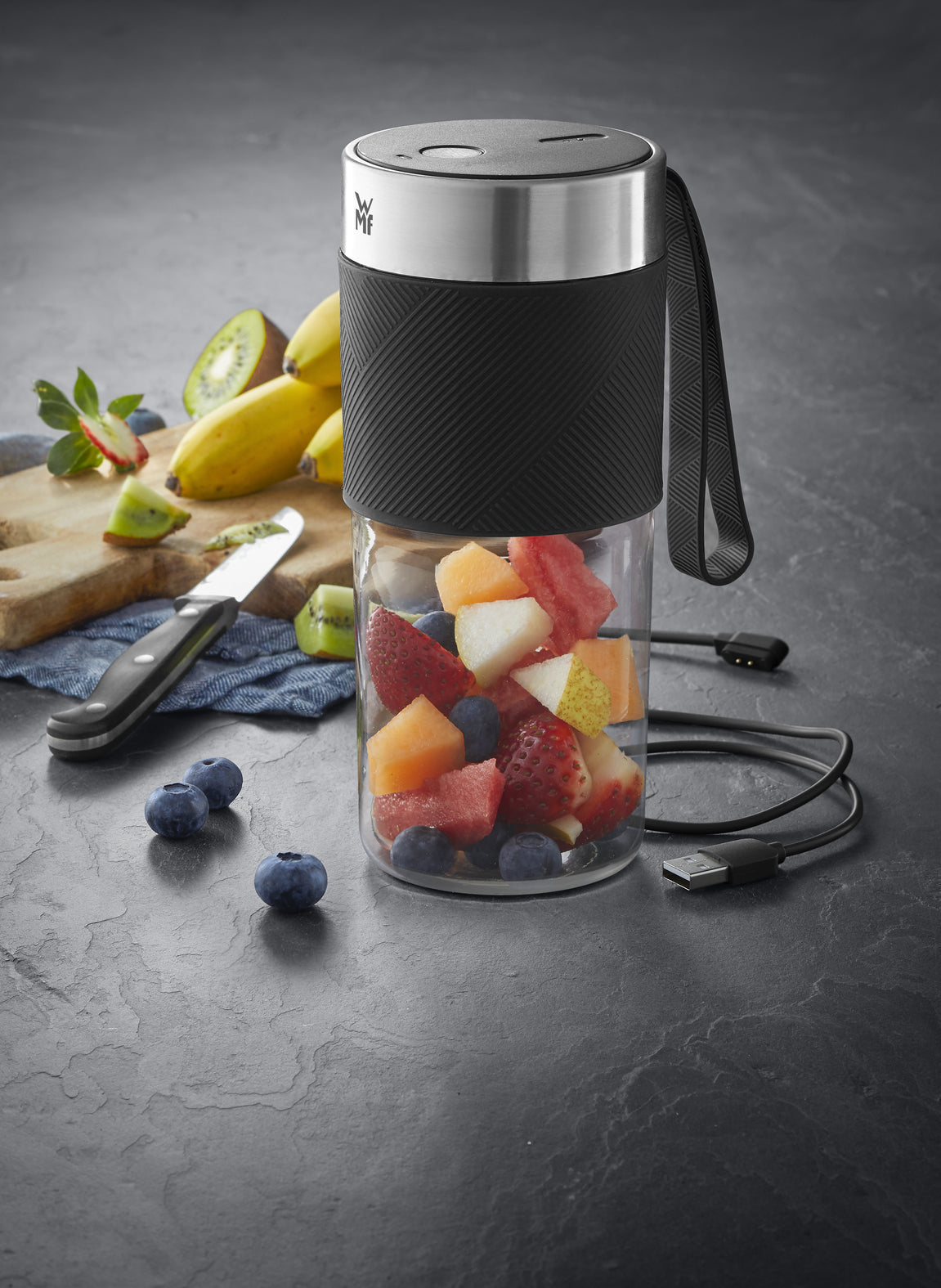 WMF Smoothie-Mixer KITCHENminis 0416700011 – 300 ml, 50 W, Akku – schwarz/edelstahl/transparent