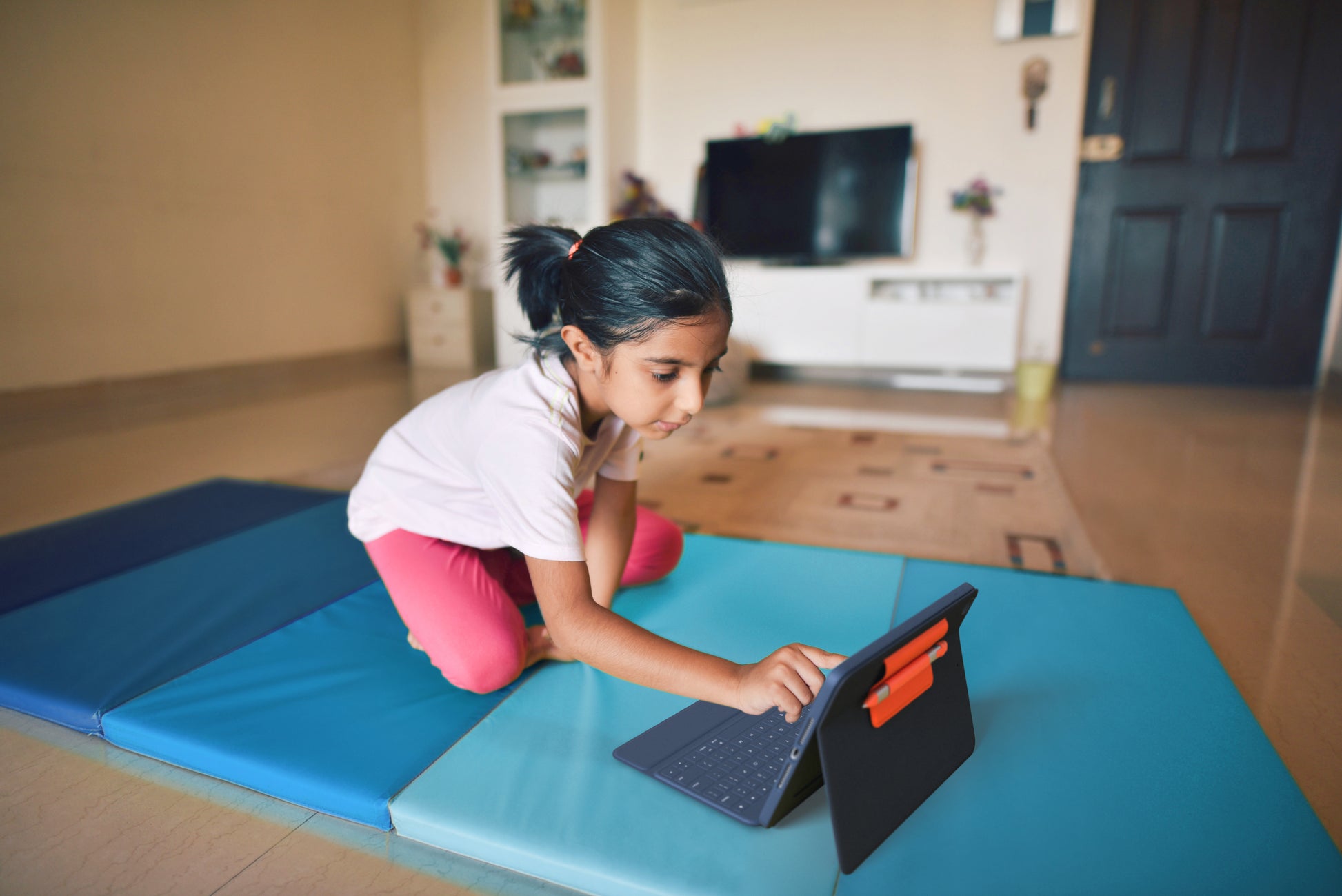Logitech Rugged Combo 3 Tastatur-Case für iPad 10,2" (7.–9. Gen.) – Smart Connector, UK QWERTY – Blau