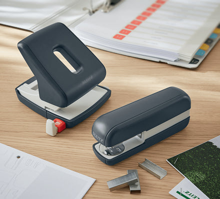 Leitz Cosy Heftgerät – 30 Blatt, für 24/6, 26/6, Grau