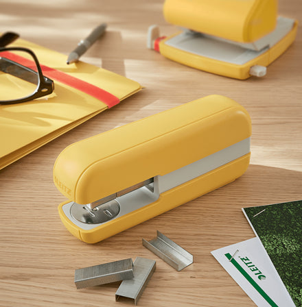 Leitz Cosy Heftgerät – 30 Blatt, für 24/6, 26/6, Gelb