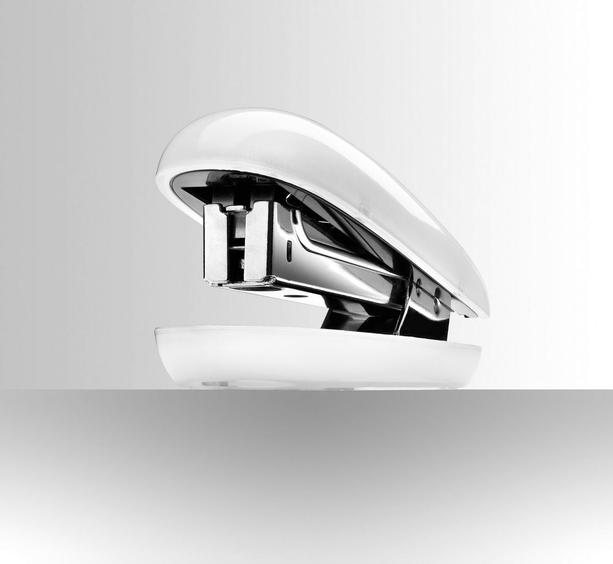 Sigel Eyestyle Hefter, 15 Blatt, für 24/6, 26/6, offene oder geschlossene Heftung, Einlegetiefe 120 mm, weiss